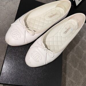 CHANEL Cream Ballet Flats with Bow